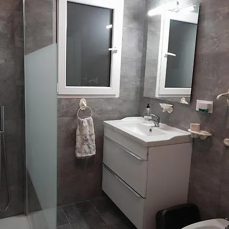 Private Ensuite With Private Balcony Lejlighed