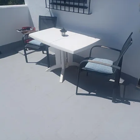 Private Ensuite With Private Balcony شقة