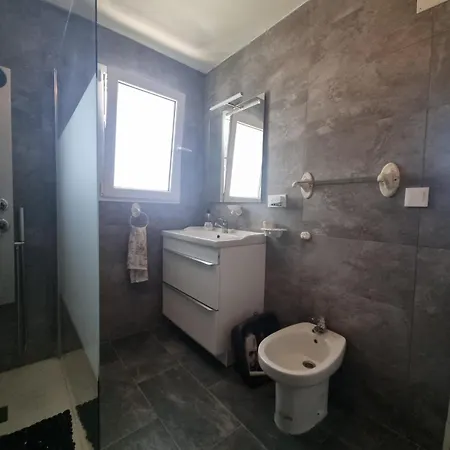 Apartment Private Ensuite With Private Balcony *